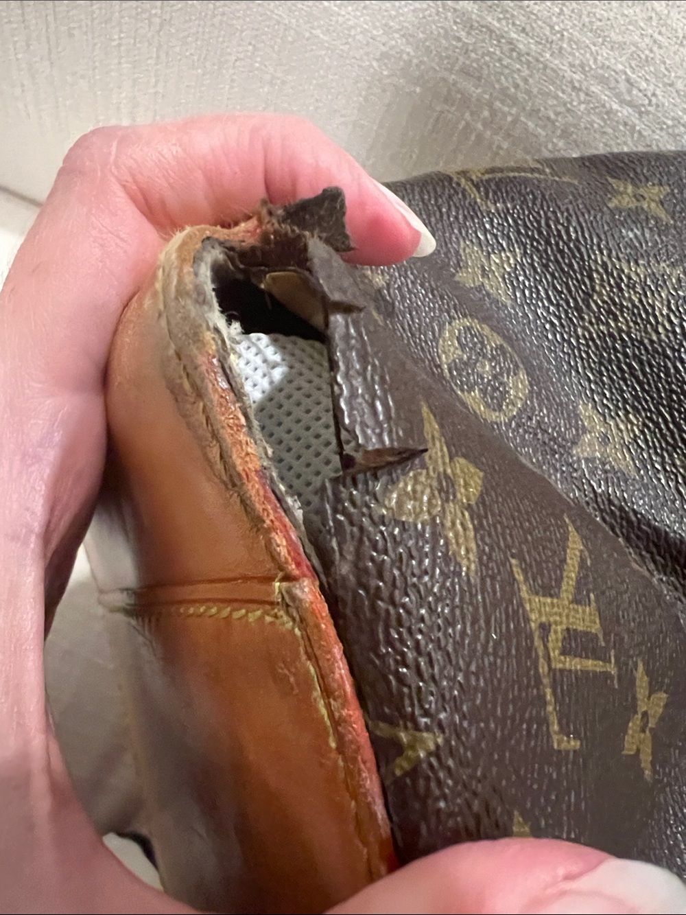 Louis Vuitton Cabas Mezzo Monogram Shoulder Tote - Picture 13 of 16